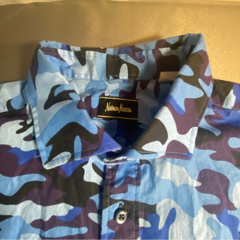 Neiman Marcus men’s short sleeve button down blue camouflage size large